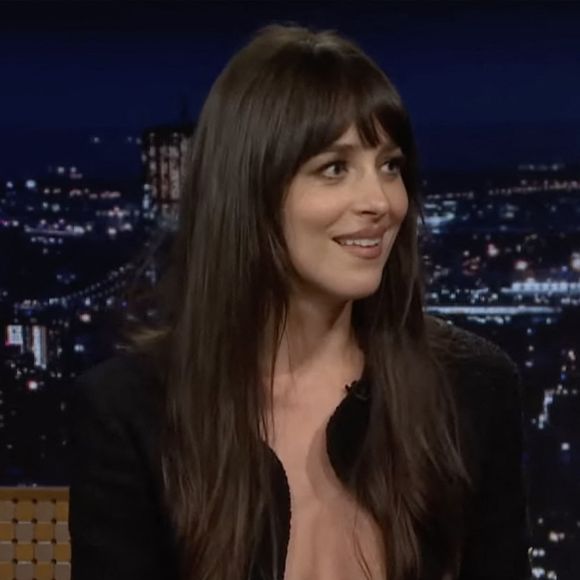 "Elle fait sa Lady Di, sublime !" : Dakota Johnson se dévoile en naked dress, et son look hyper sexy pourrait avoir un sens très féministe