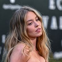 Sydney Sweeney transformée dans son prochain film ? "Sublime" en robe rouge, elle dévoile "le rôle le plus inspirant de [sa] vie"