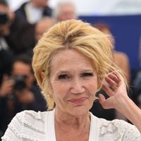 "30 ans d'écart", "Cougar" : Clémentine Célarié défend les femmes en couple avec des hommes plus jeunes et dénonce du "sexisme"